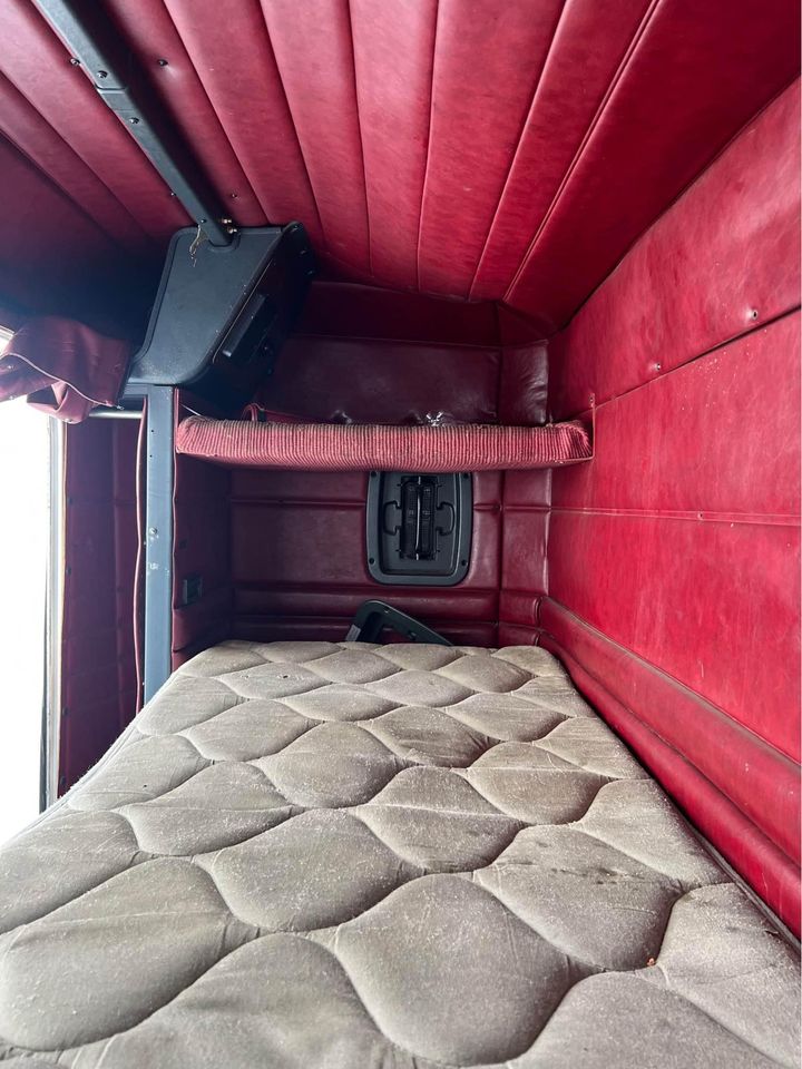 Peterbilt 48” Flat Top Sleeper