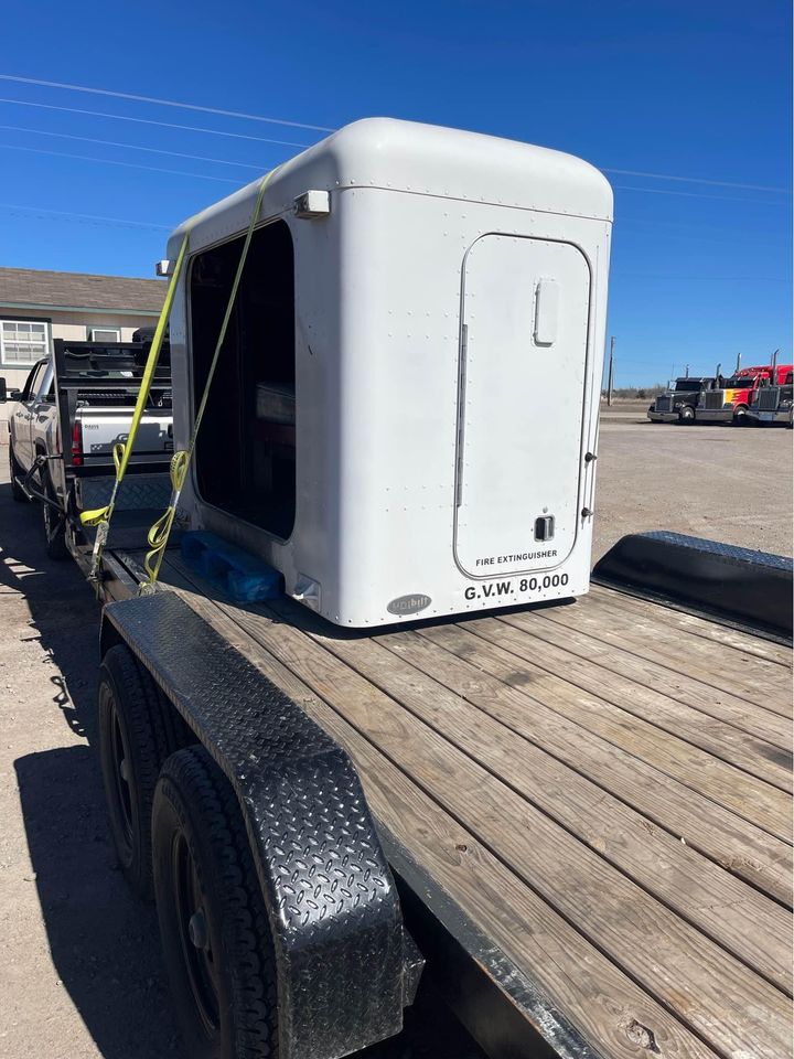 Peterbilt 48” Flat Top Sleeper