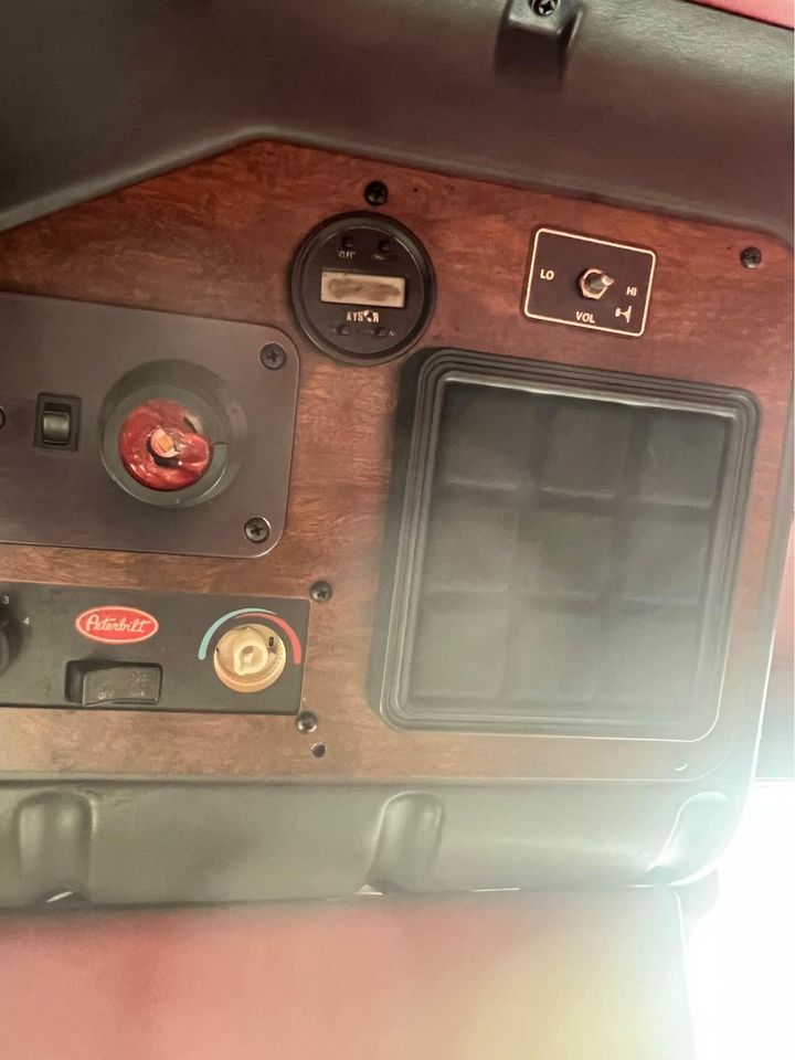 Peterbilt 48” Flat Top Sleeper